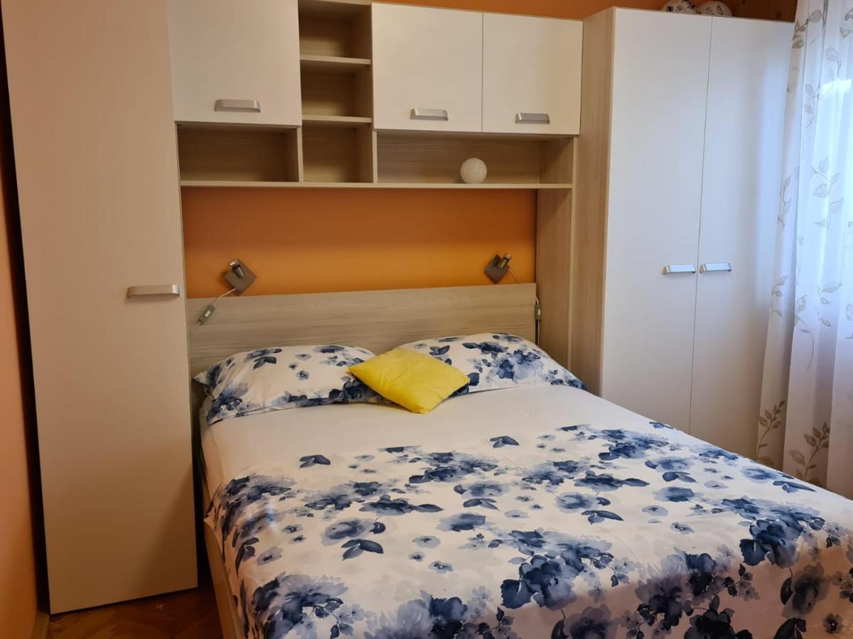 Alena Apartment *